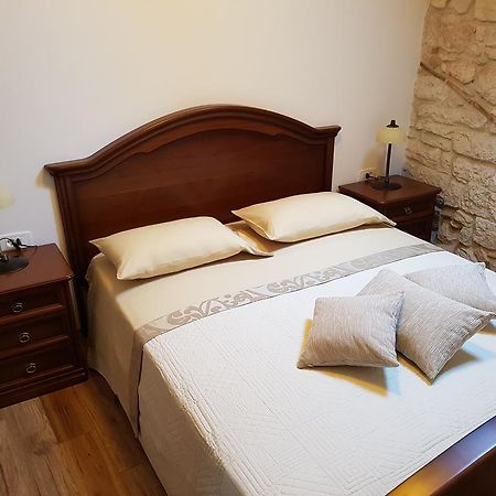 Antique Apartment Arsenale Ровинь Экстерьер фото