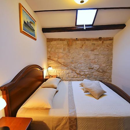 Antique Apartment Arsenale Ровинь Экстерьер фото