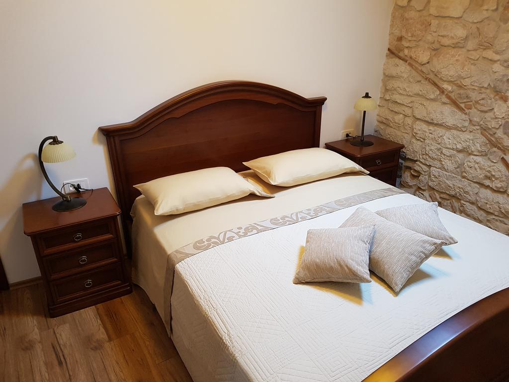 Antique Apartment Arsenale Ровинь Экстерьер фото