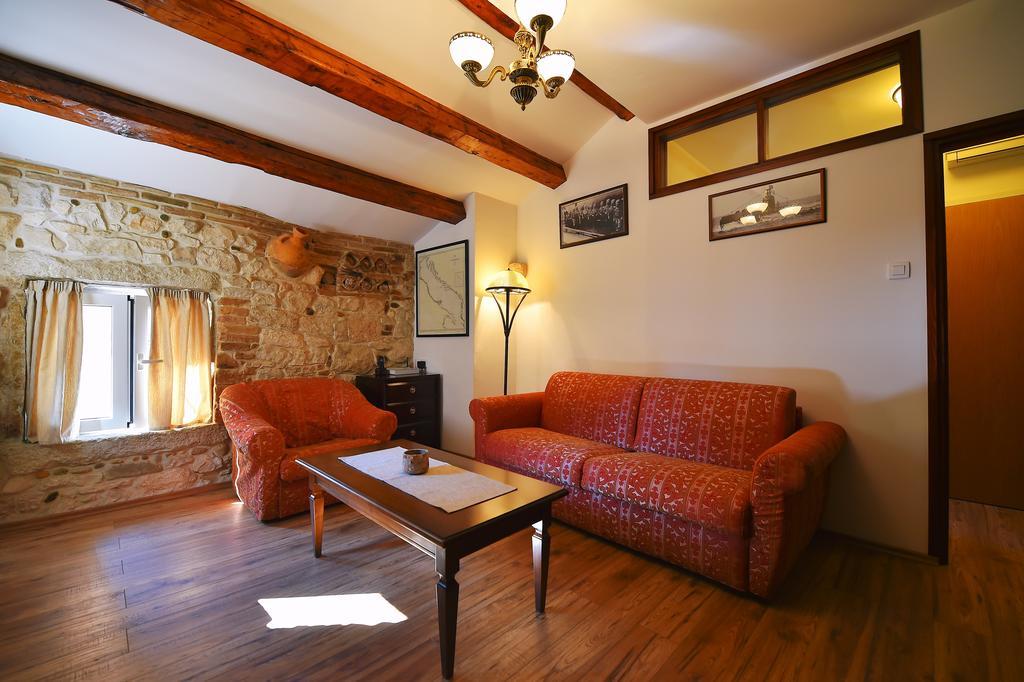 Antique Apartment Arsenale Ровинь Экстерьер фото