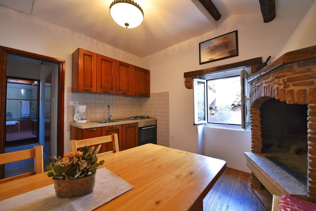 Antique Apartment Arsenale Ровинь Экстерьер фото