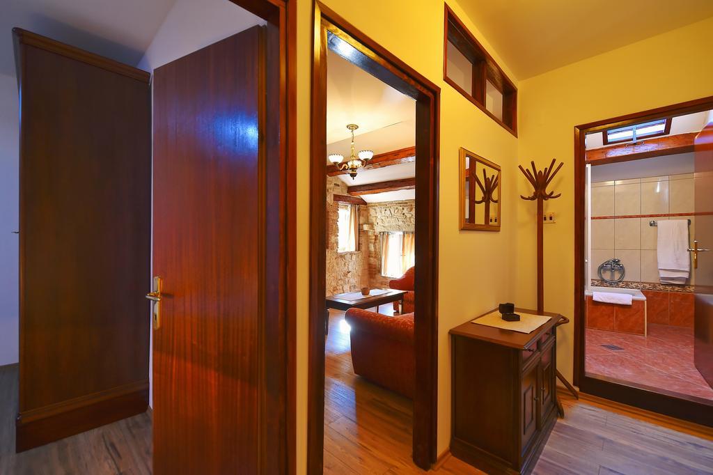 Antique Apartment Arsenale Ровинь Экстерьер фото