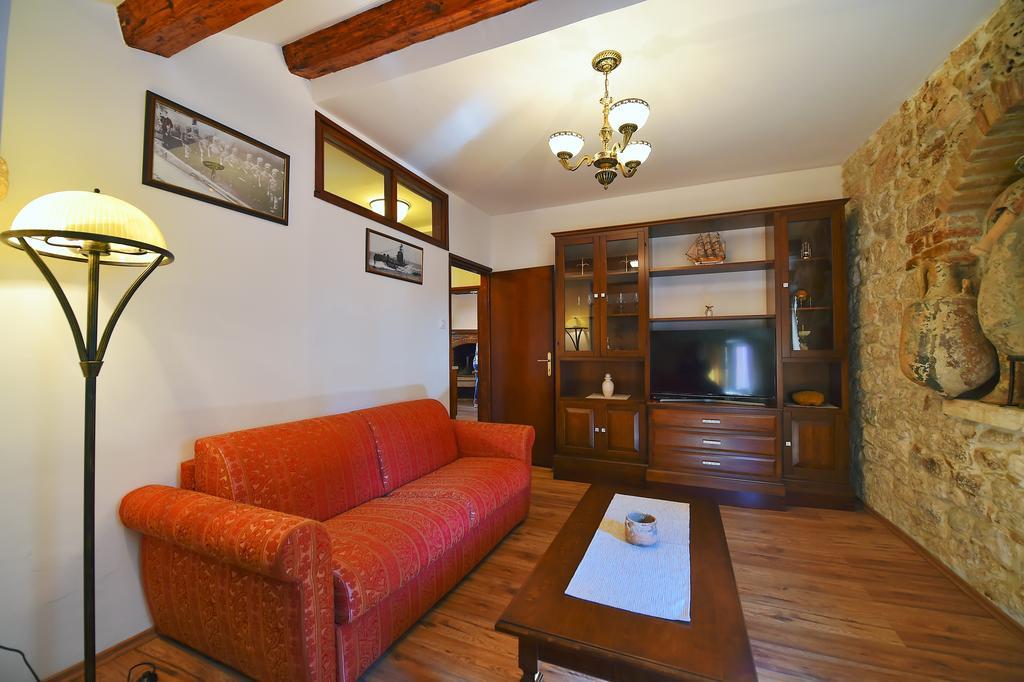 Antique Apartment Arsenale Ровинь Экстерьер фото