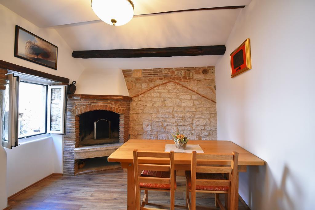 Antique Apartment Arsenale Ровинь Экстерьер фото