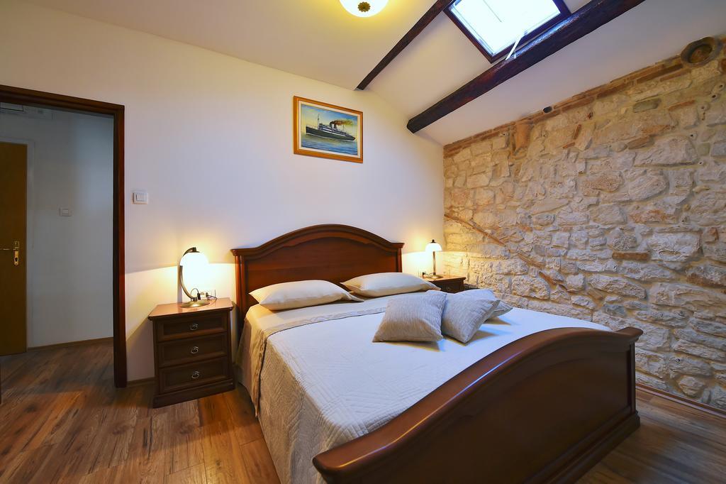 Antique Apartment Arsenale Ровинь Экстерьер фото