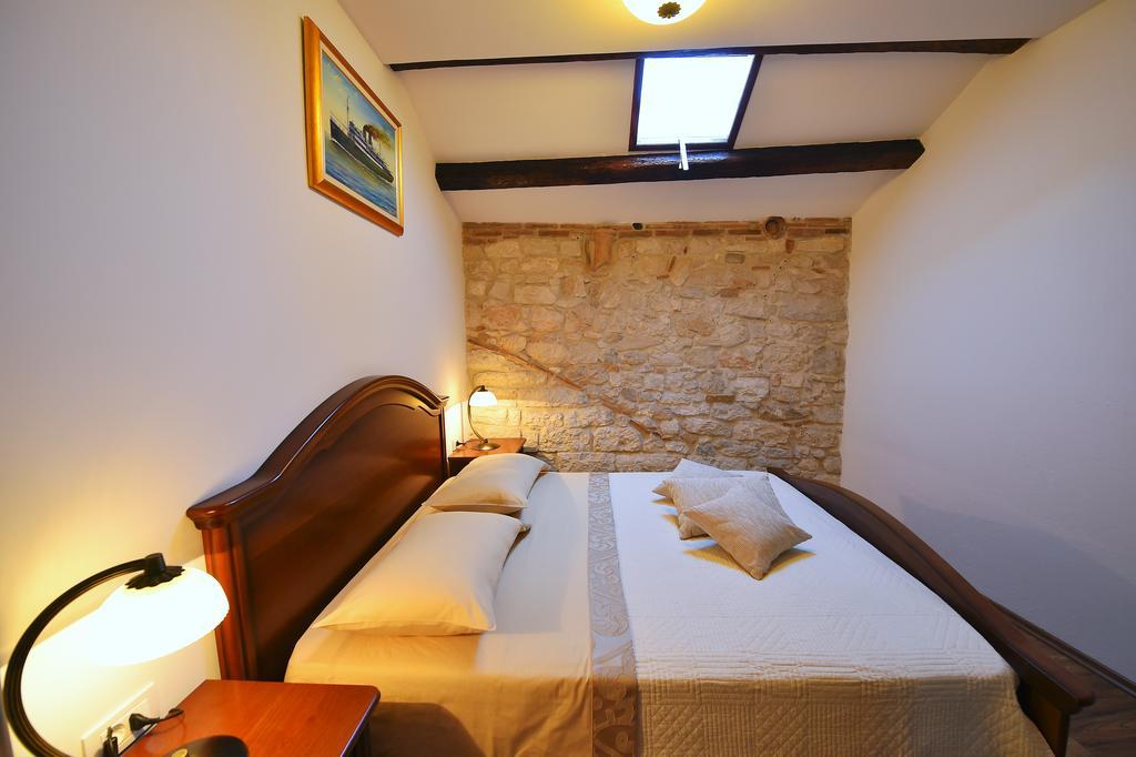 Antique Apartment Arsenale Ровинь Экстерьер фото